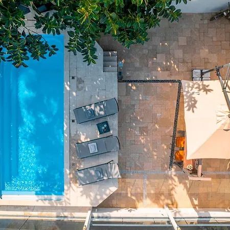 Cimentepe Deluxe 1 - With Heated Pool & Close To Yalikavak Marina 别墅 *